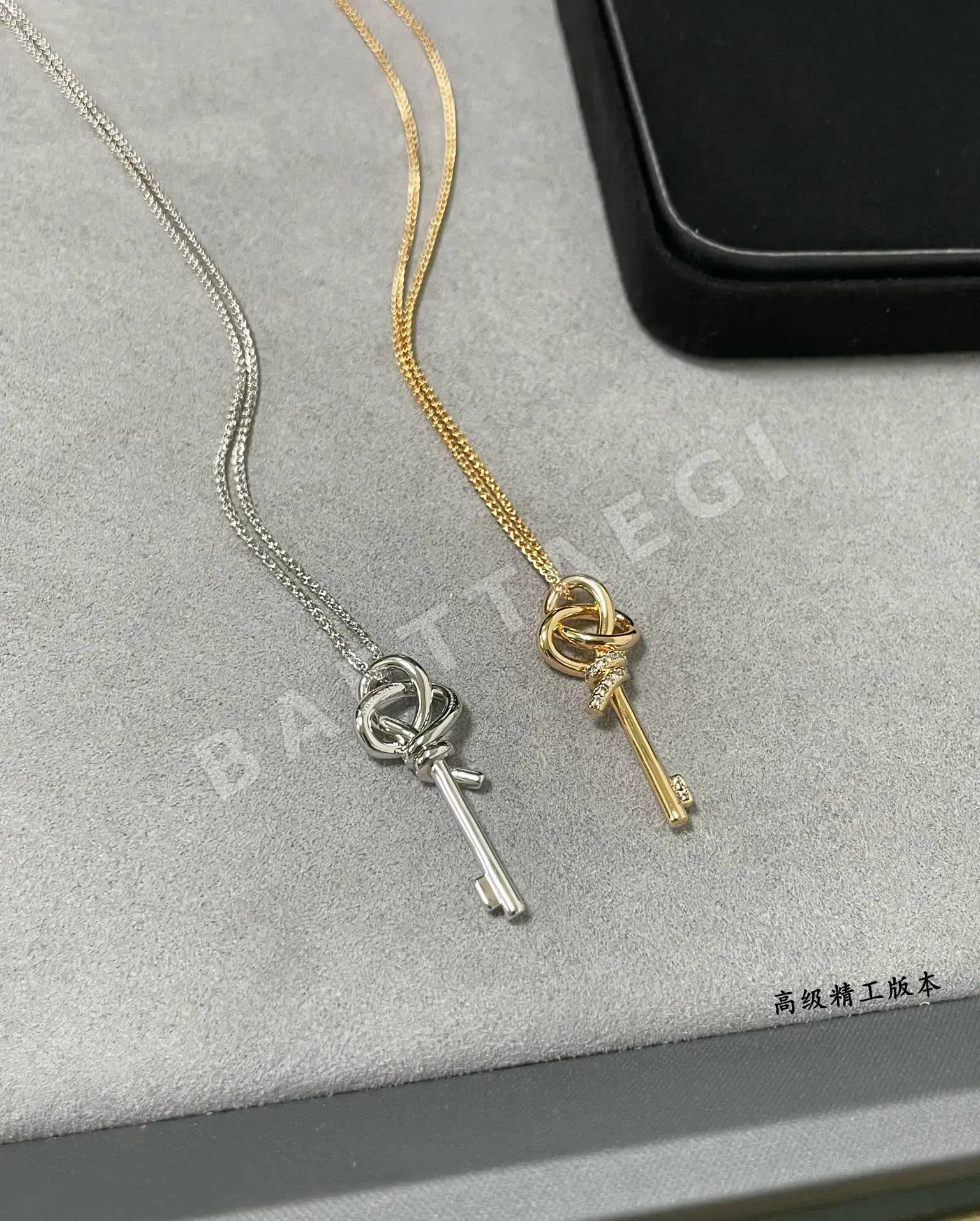 티파니 하프 다이아몬드 T노트 키 목걸이 상세 이미지 9