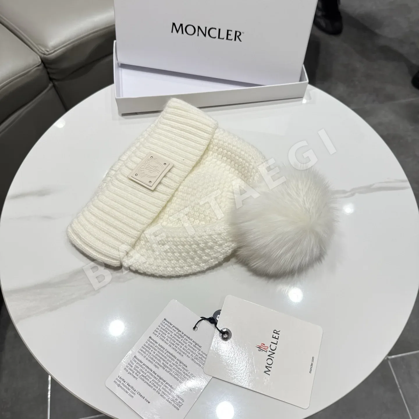 몽클레르 폼폼 울 모자 상세 이미지 8