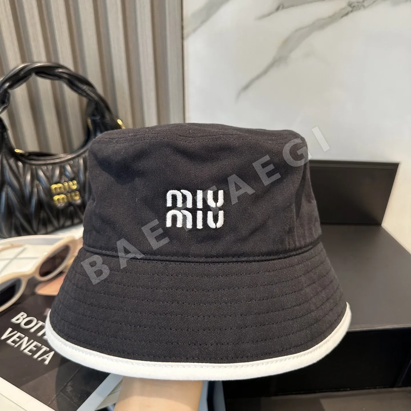 미우미우 자수 버킷햇 모자 상세 이미지 2