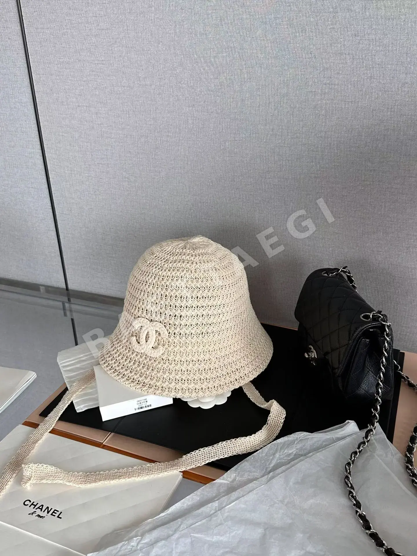 샤넬 더블 C 로고 스트로 캡 상세 이미지 6
