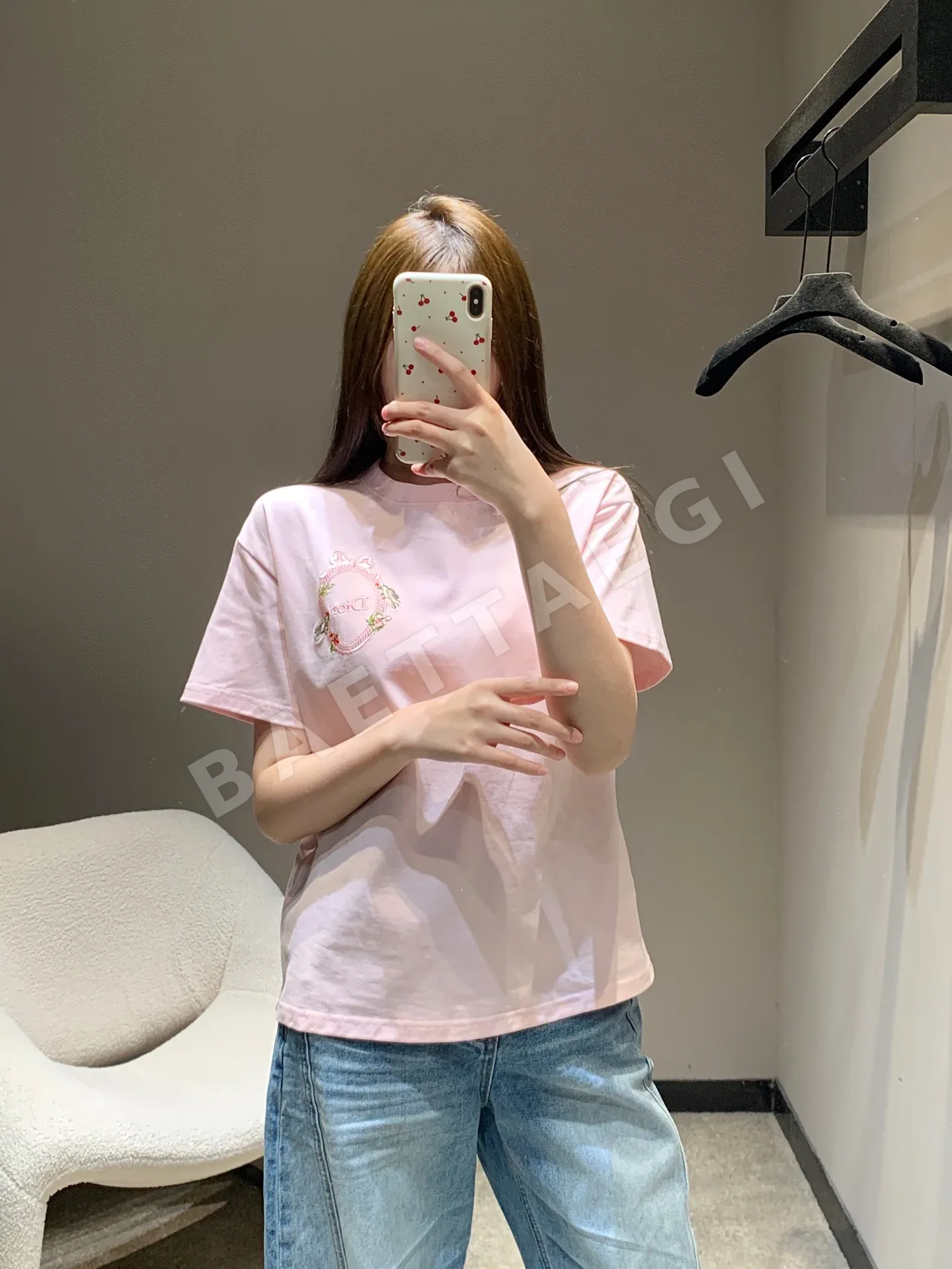디올 벚꽃 자수 크루넥 반팔 티셔츠