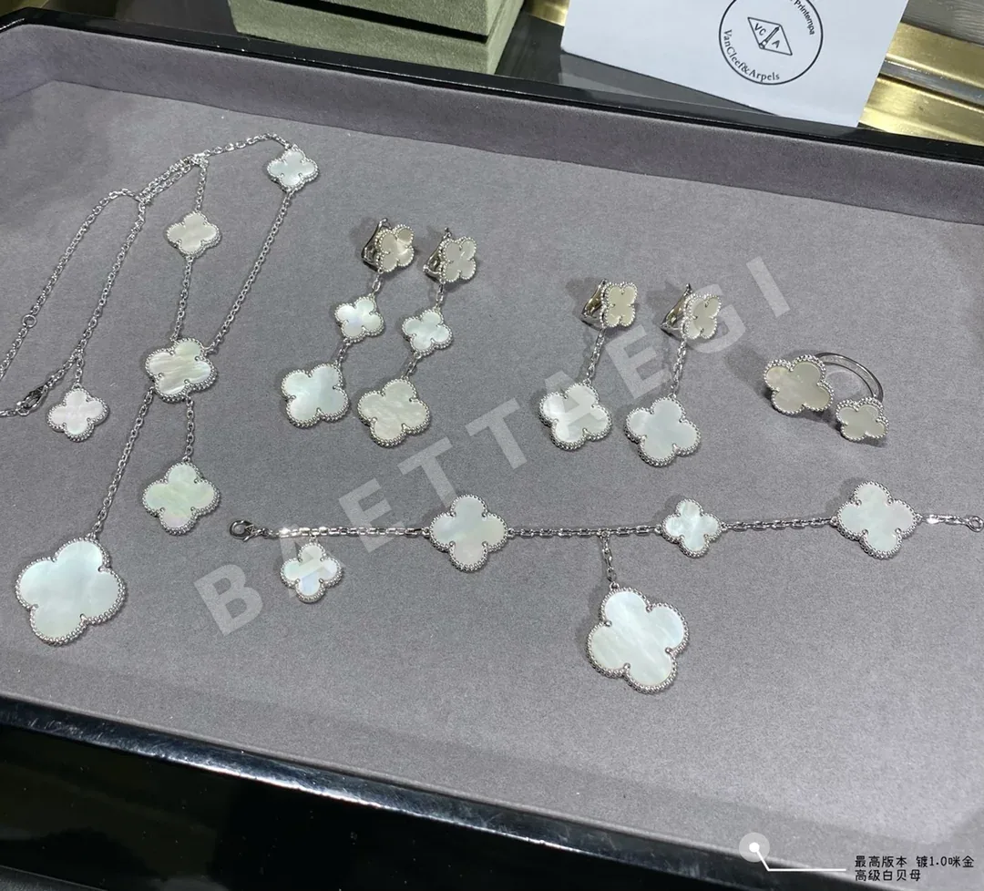 반클리프앤아펠 사파이어 네잎클로버 마더오브펄 팔찌 상세 이미지 8