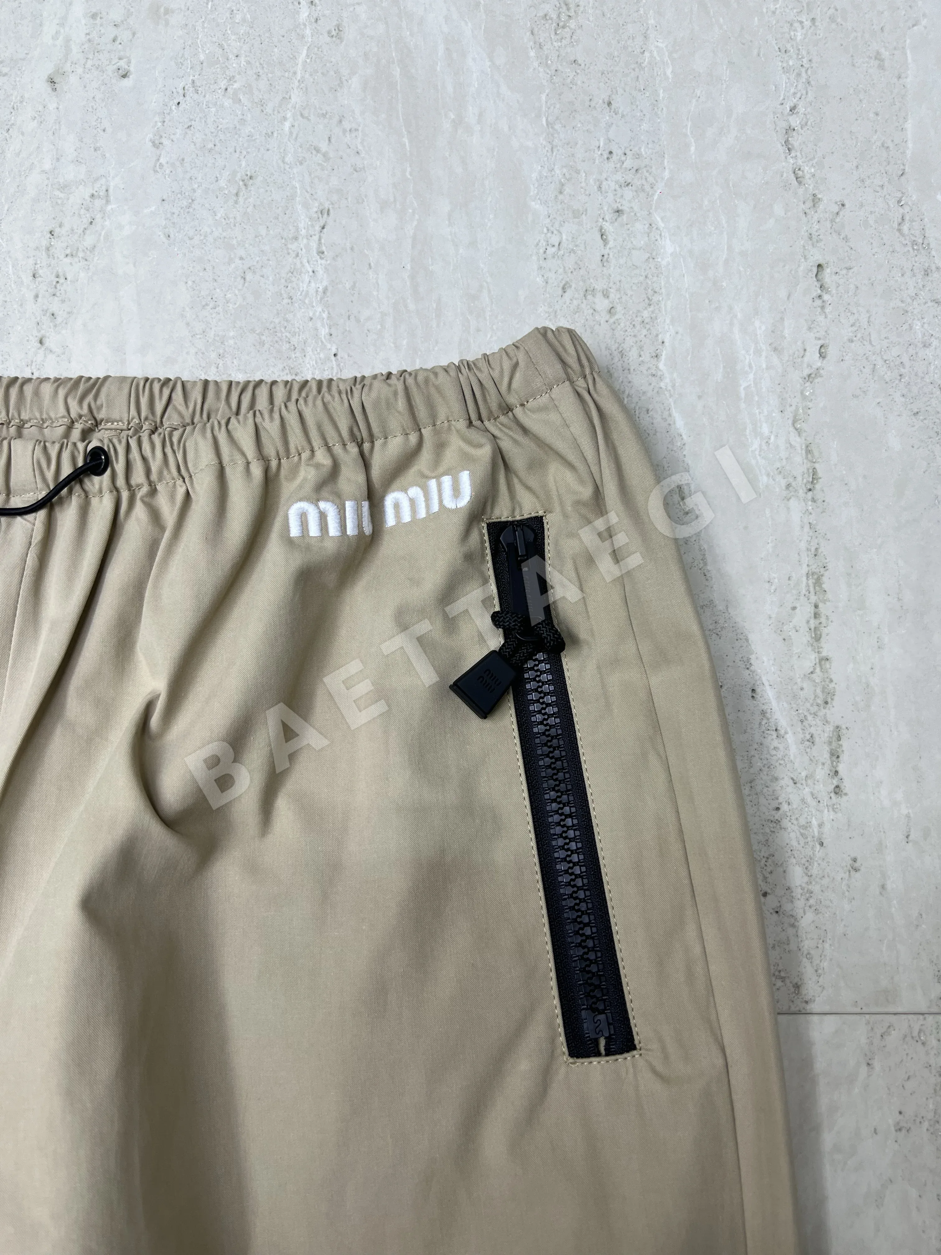 미우미우 코튼 워시드 캐주얼 여성 바지 상세 이미지 4