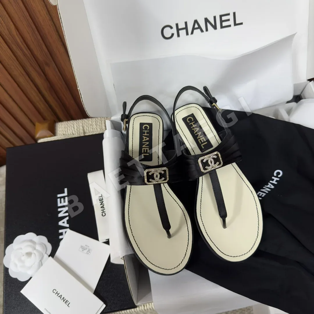 샤넬 새틴 플립플롭 라인스톤 버클 신발 93993