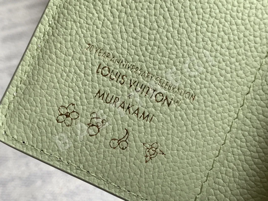 루이비통 LV × TM 클레어 모노그램 지갑 상세 이미지 8