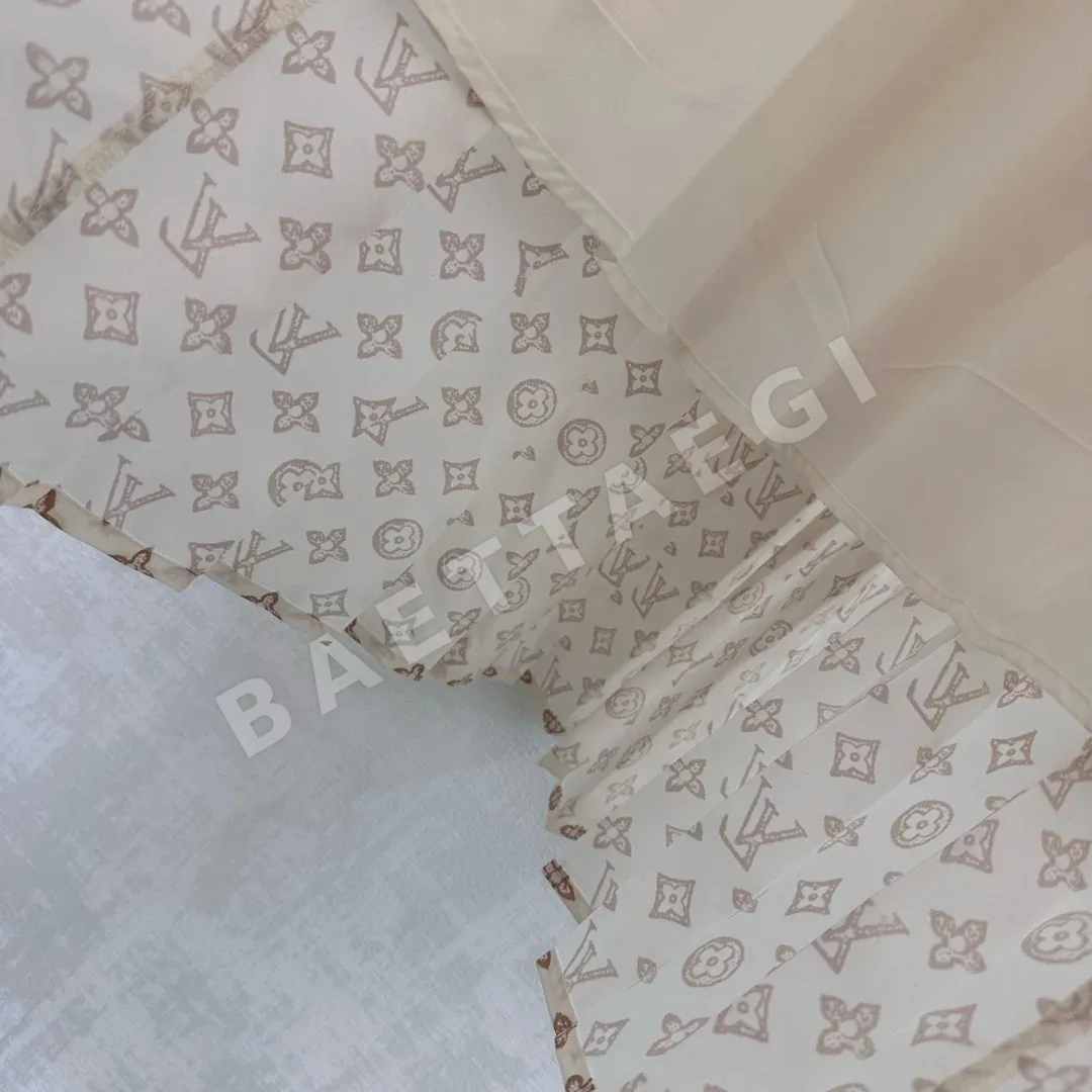루이비통 로고 프린트 벨트 플리츠 원피스 상세 이미지 6