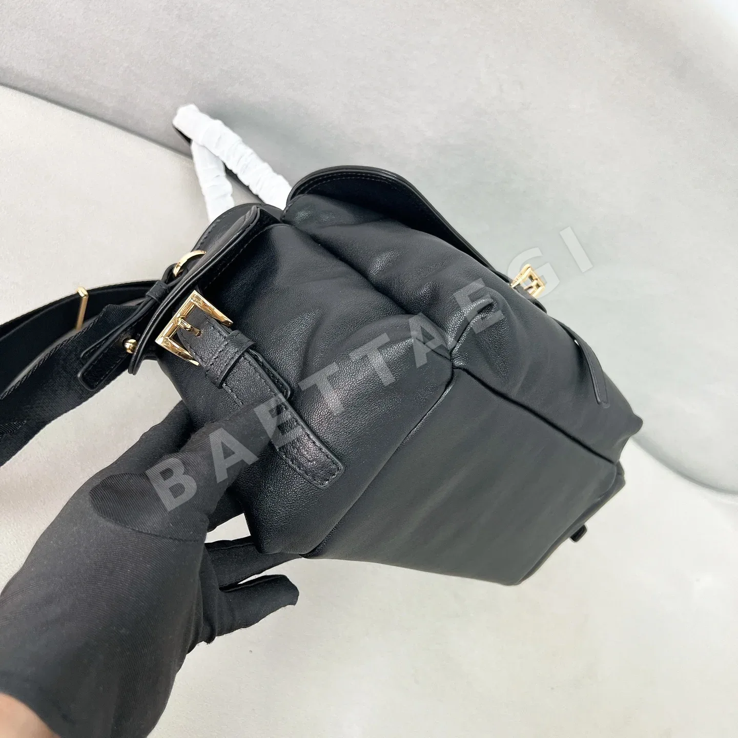 프라다 램스킨 삼각 로고 유니섹스 핸드백 1BG596 상세 이미지 7