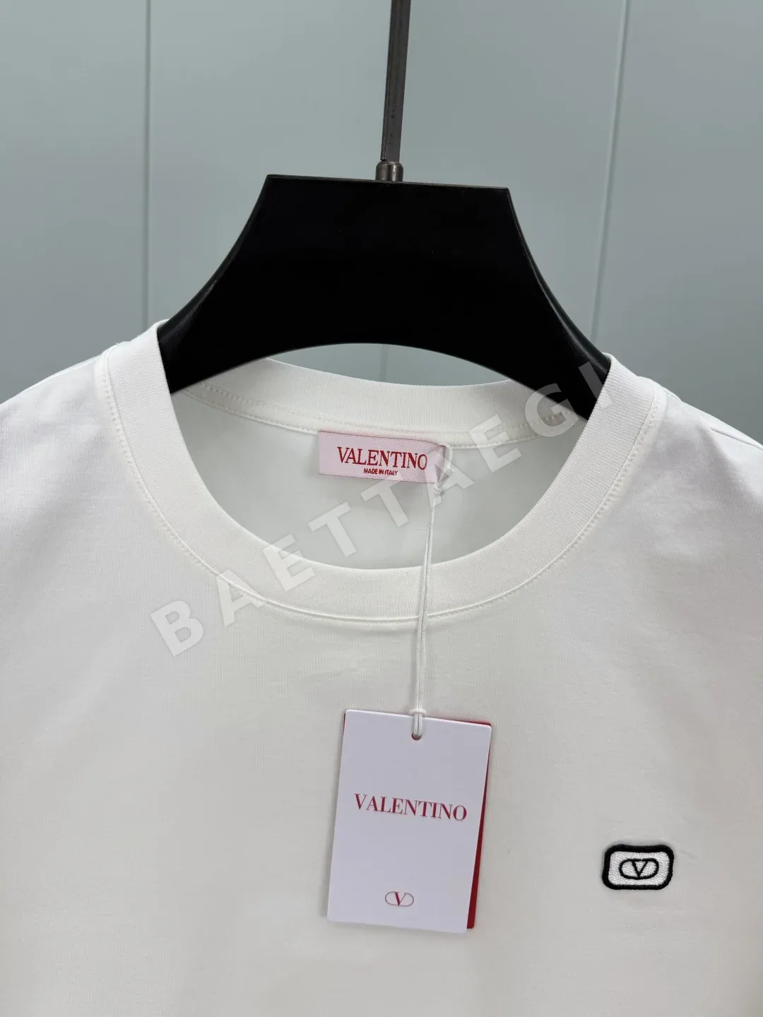 발렌티노 V 로고 3D 자수 남성 반팔 티셔츠 상세 이미지 4