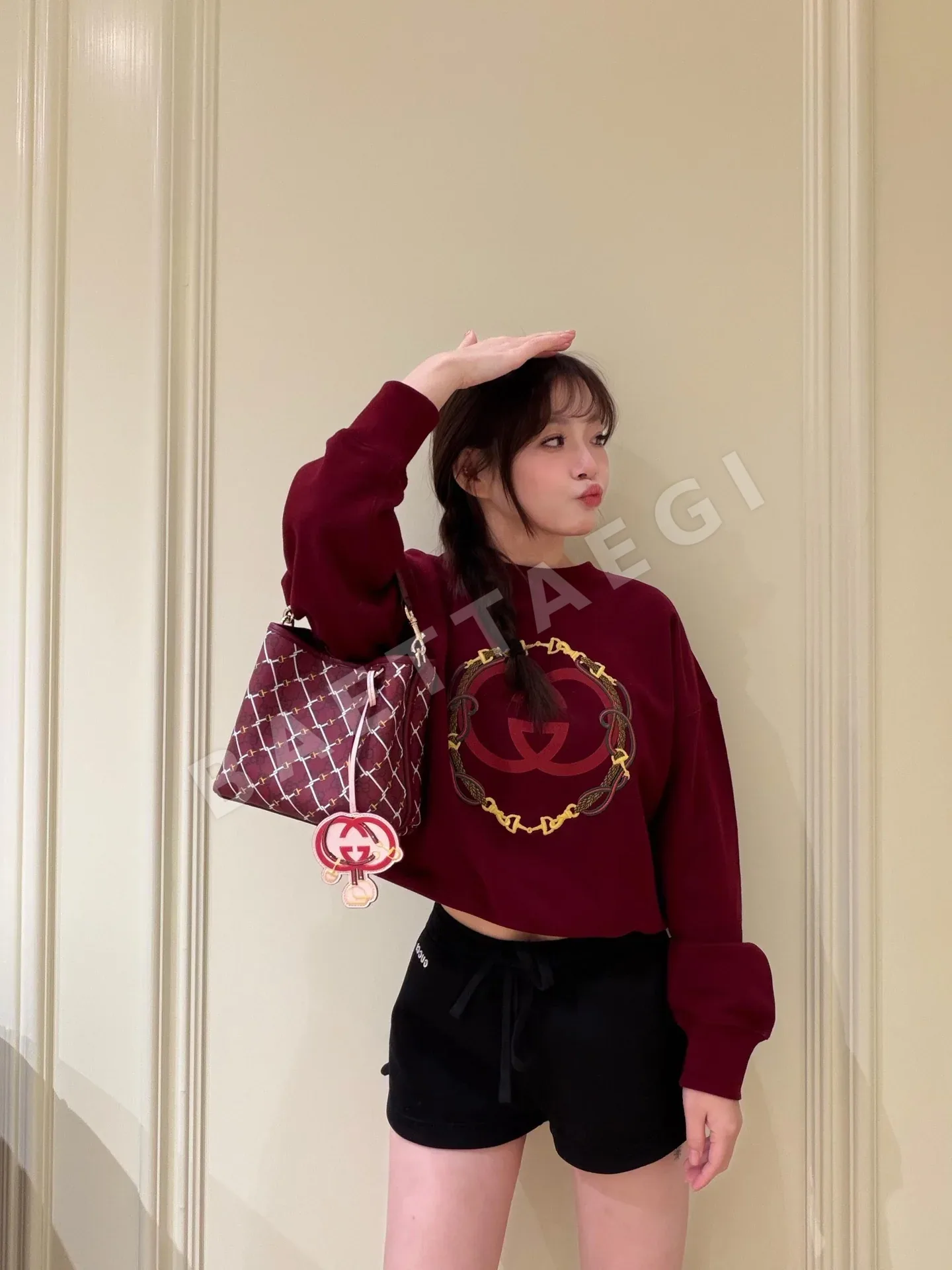 구찌 드롭 숄더 루즈핏 프린트 자수 크루넥 긴팔 스웨트셔츠 상세 이미지 4