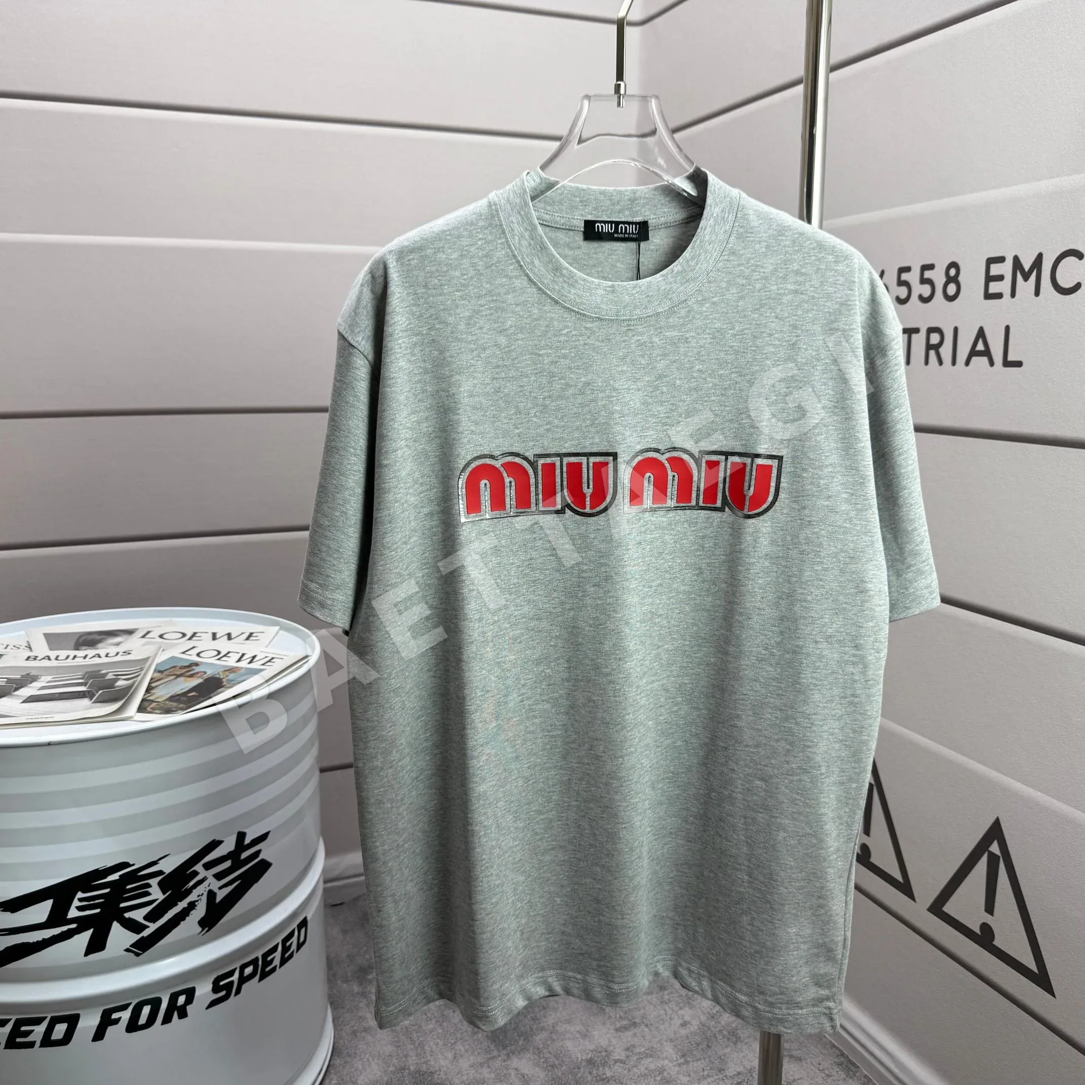미우미우 3D 레터 실리콘 코튼 반팔 티셔츠 남여공용 48964