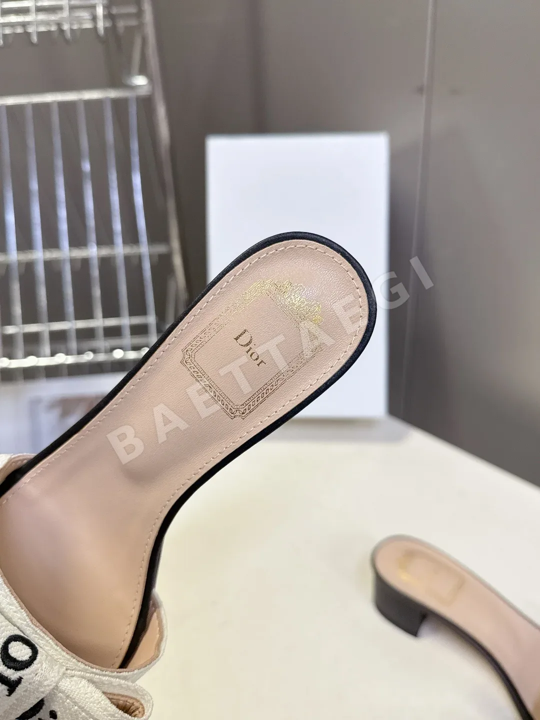 디올 보타이 청키힐 샌들 상세 이미지 7