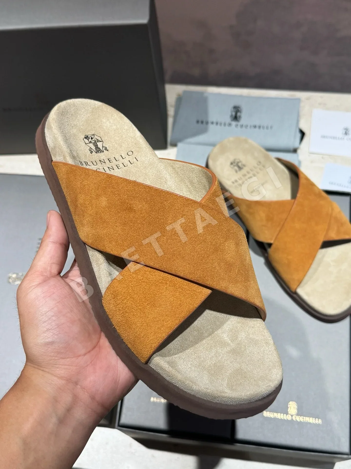 브루넬로쿠치넬리 남성 스웨이드 샌들 134543