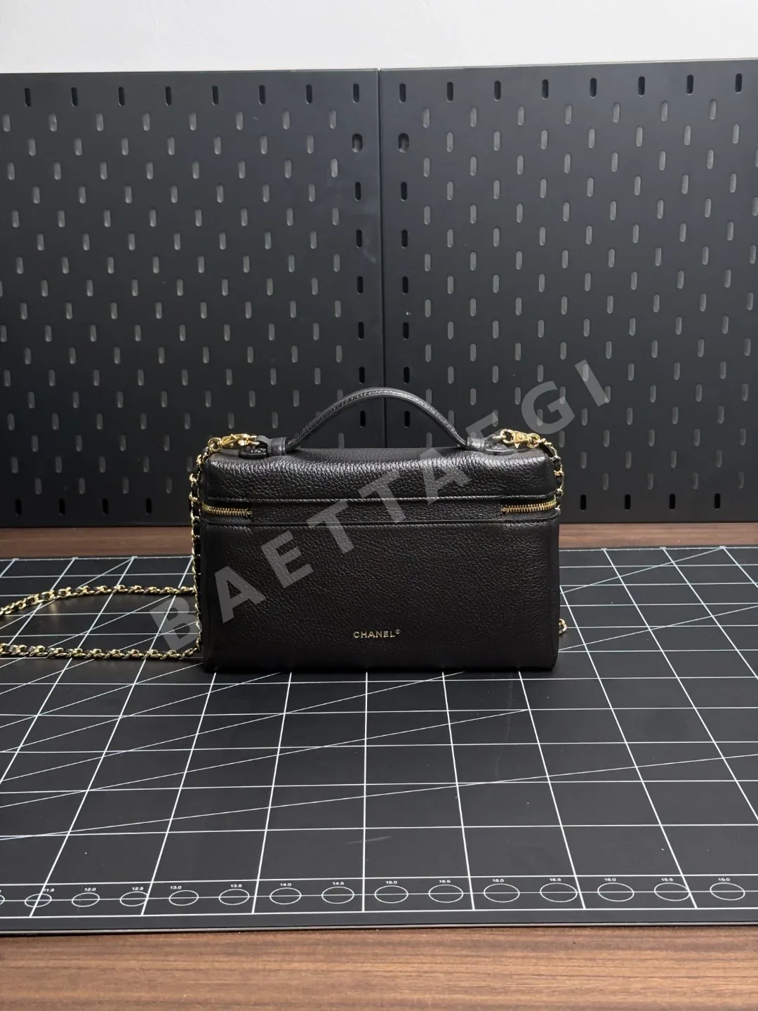 샤넬 26a LP 블랙골드 가방 상세 이미지 3