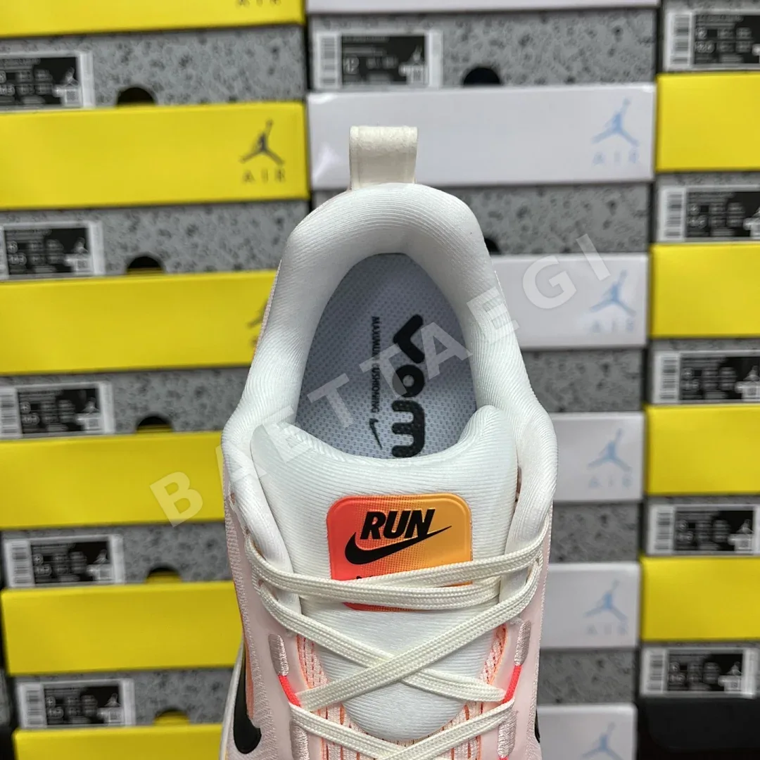 나이키 줌 보메로 18 HM6804-100 201095 Nike Zoom Vomero 18 상세 이미지 4