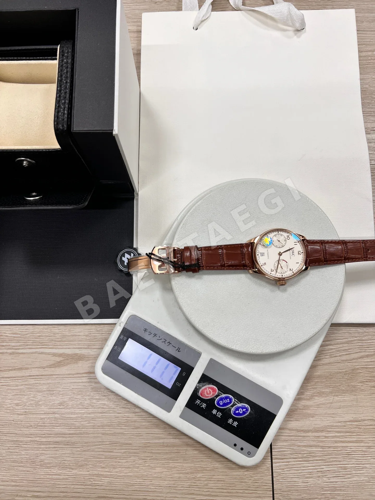 IWC 포르투기저 7 데이즈 로즈골드 남성 시계 상세 이미지 3