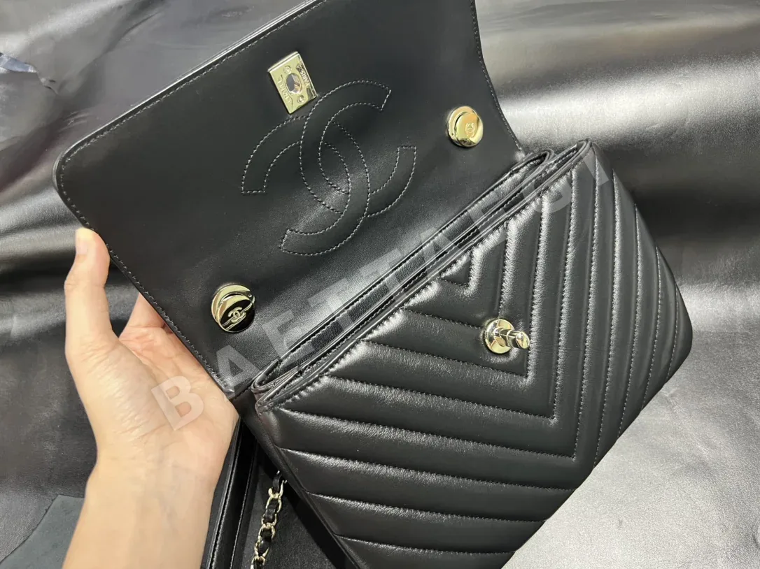 샤넬 블랙 금장 램스킨 가방 상세 이미지 7