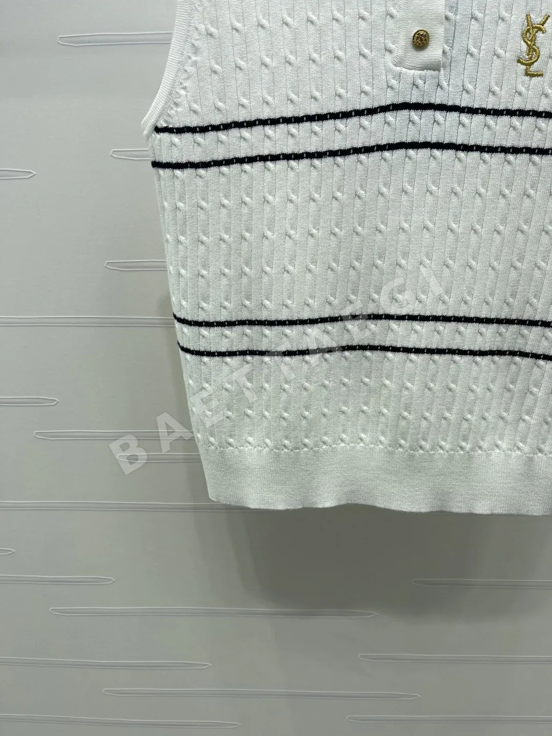 생로랑 레터 자수 스트라이프 카라 크롭 반팔 니트베스트 상세 이미지 6