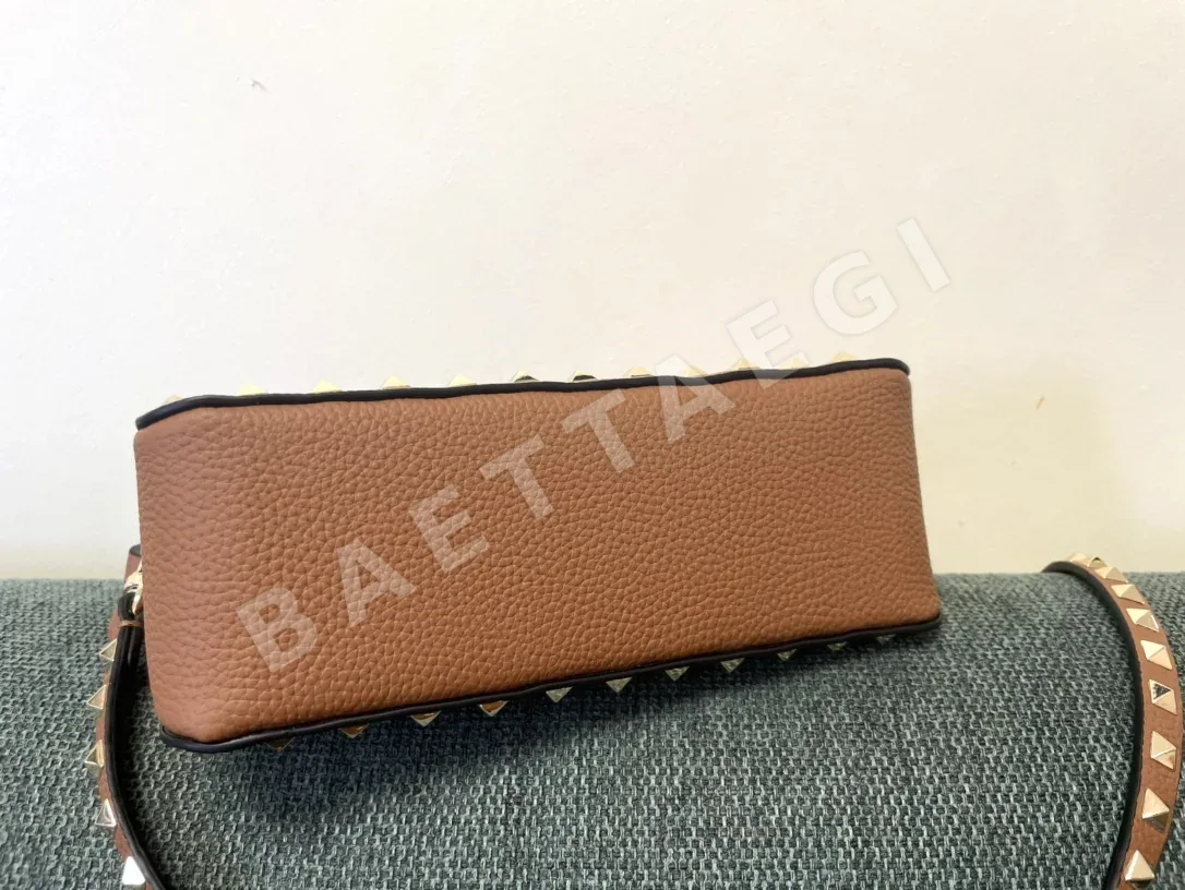 발렌티노 가라바니 락스터드 0 카프스킨 크로스백 레플리카 상세 이미지 6
