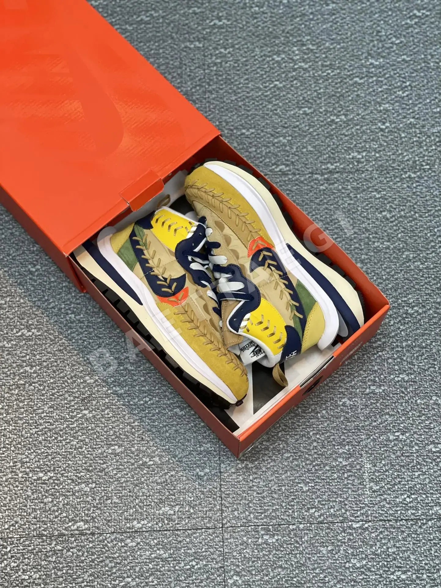 나이키 사카이 베이퍼와플 플랫폼 러닝화 DH9186-200 상세 이미지 7