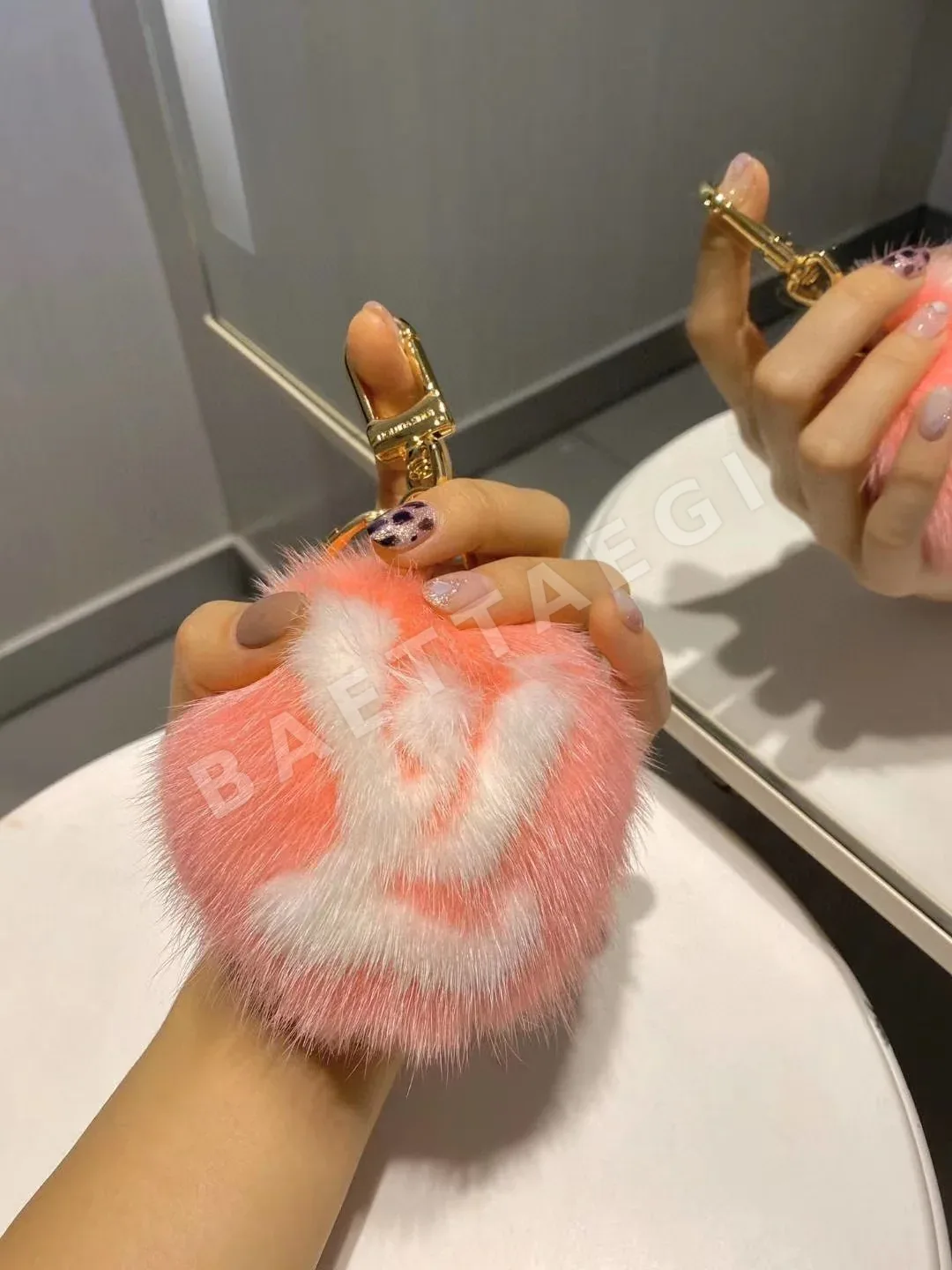 루이비통 밍크 퍼 폼폼 키링 상세 이미지 5