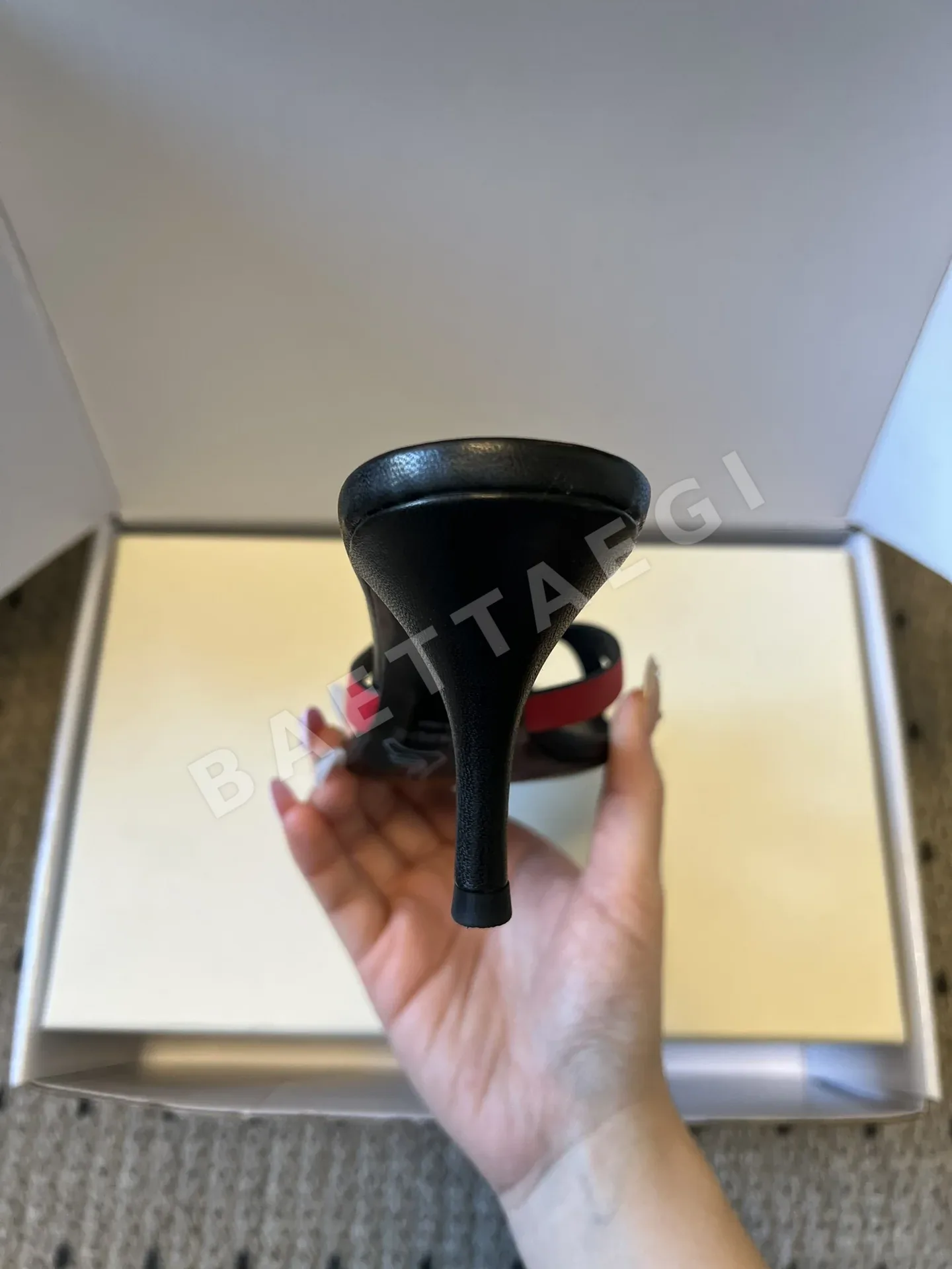 생로랑 뾰족코 더블 스트랩 뮬 9586 상세 이미지 6
