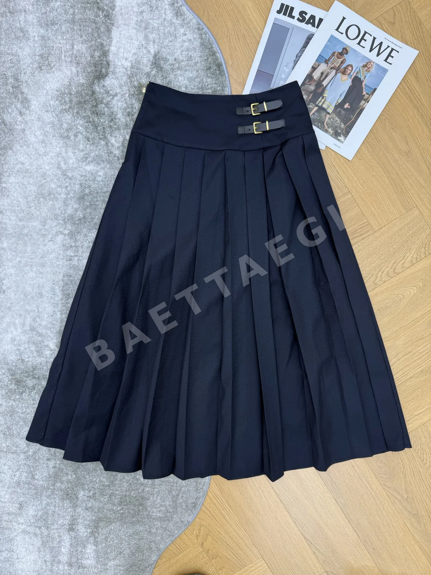 미우미우 더블 버클 플리츠 미디 스커트 97498