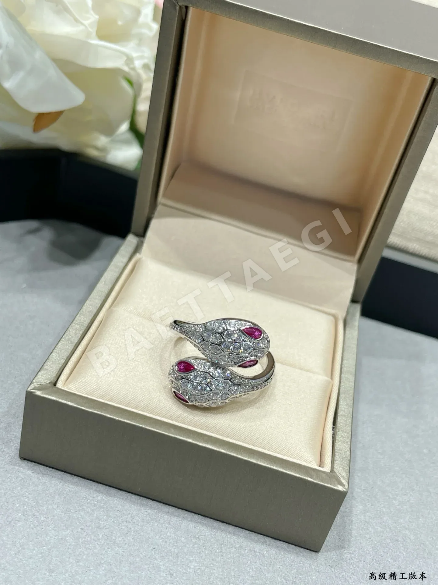불가리 더블헤드 다이아몬드 스네이크 반지 상세 이미지 6