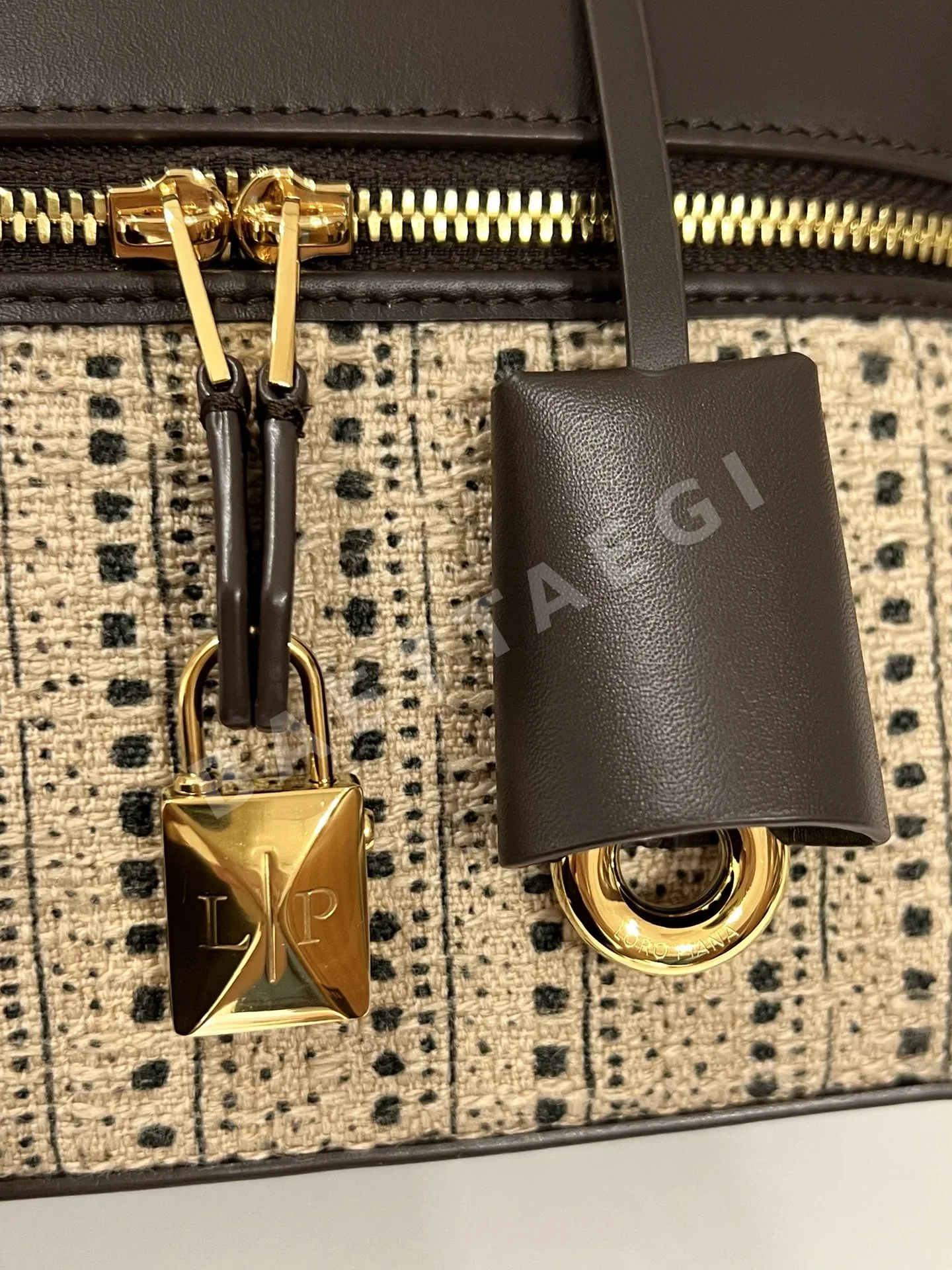 로로피아나 도트 캔버스 새들 레더 핸드백 상세 이미지 5