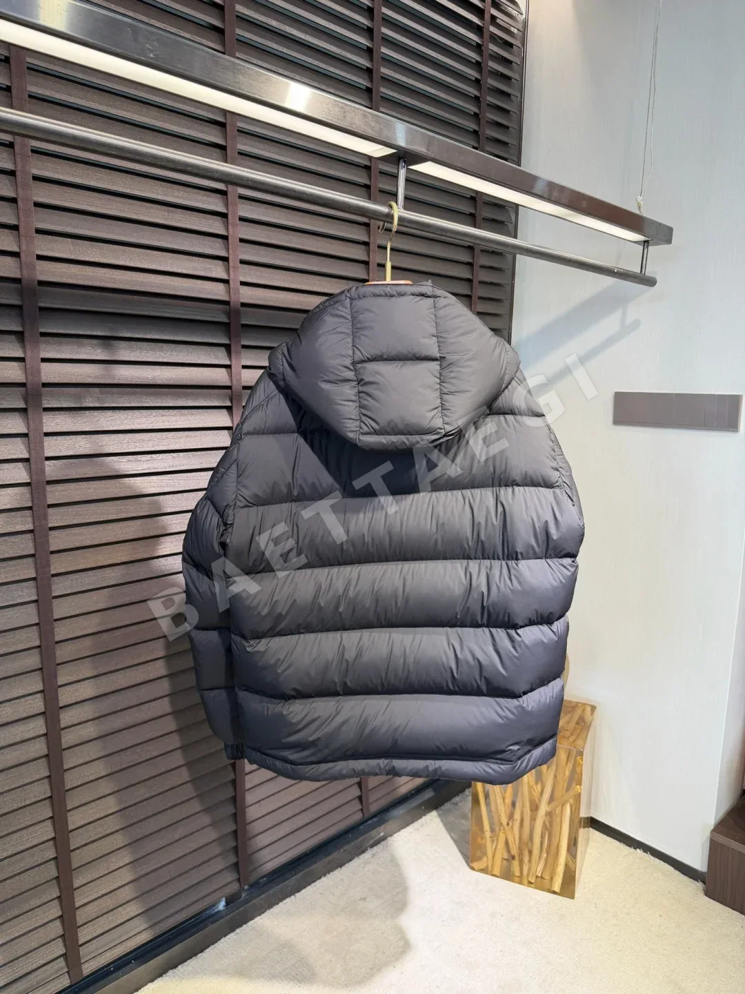 몽클레르 친환경 폴리에스터 화이트 덕다운 남성 패딩 상세 이미지 2