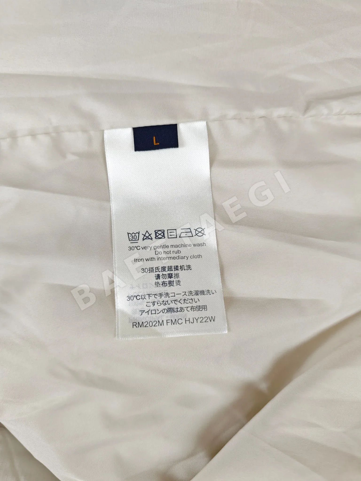 루이비통 모노그램 로고 자수 나일론 패딩 자켓 상세 이미지 9