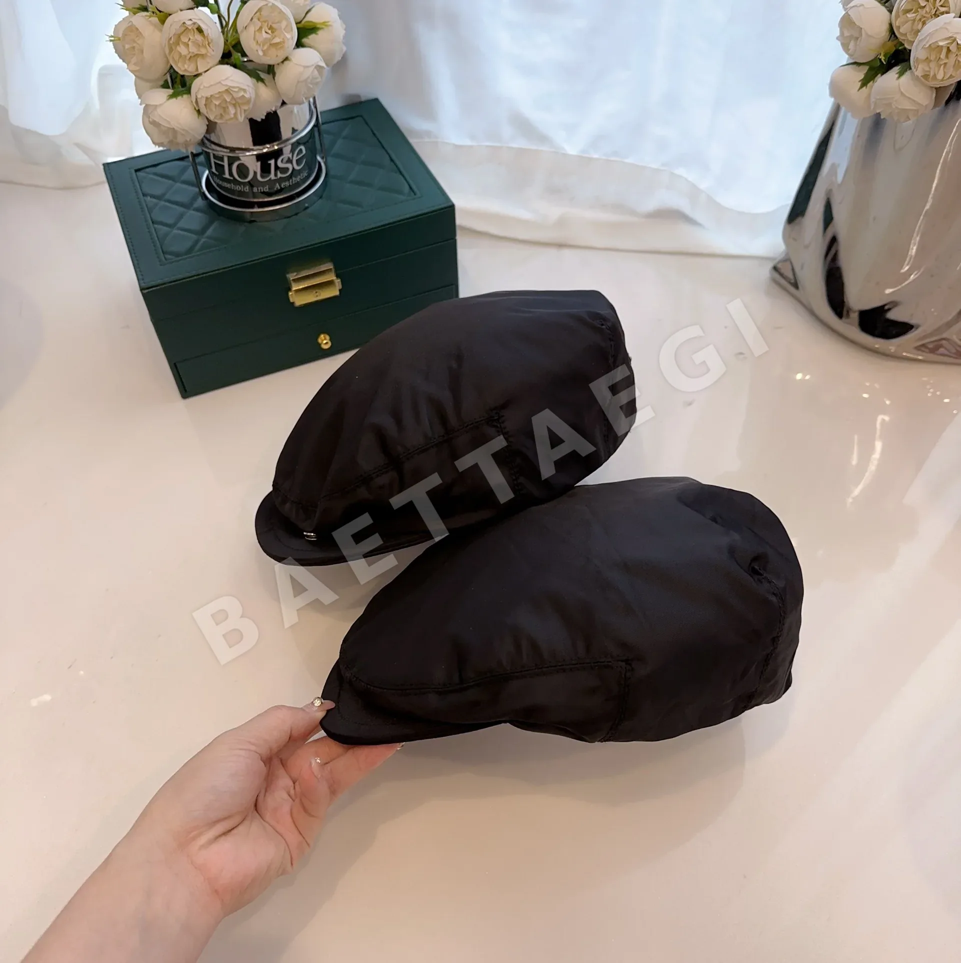 프라다 재활용 나일론 베레모 상세 이미지 8