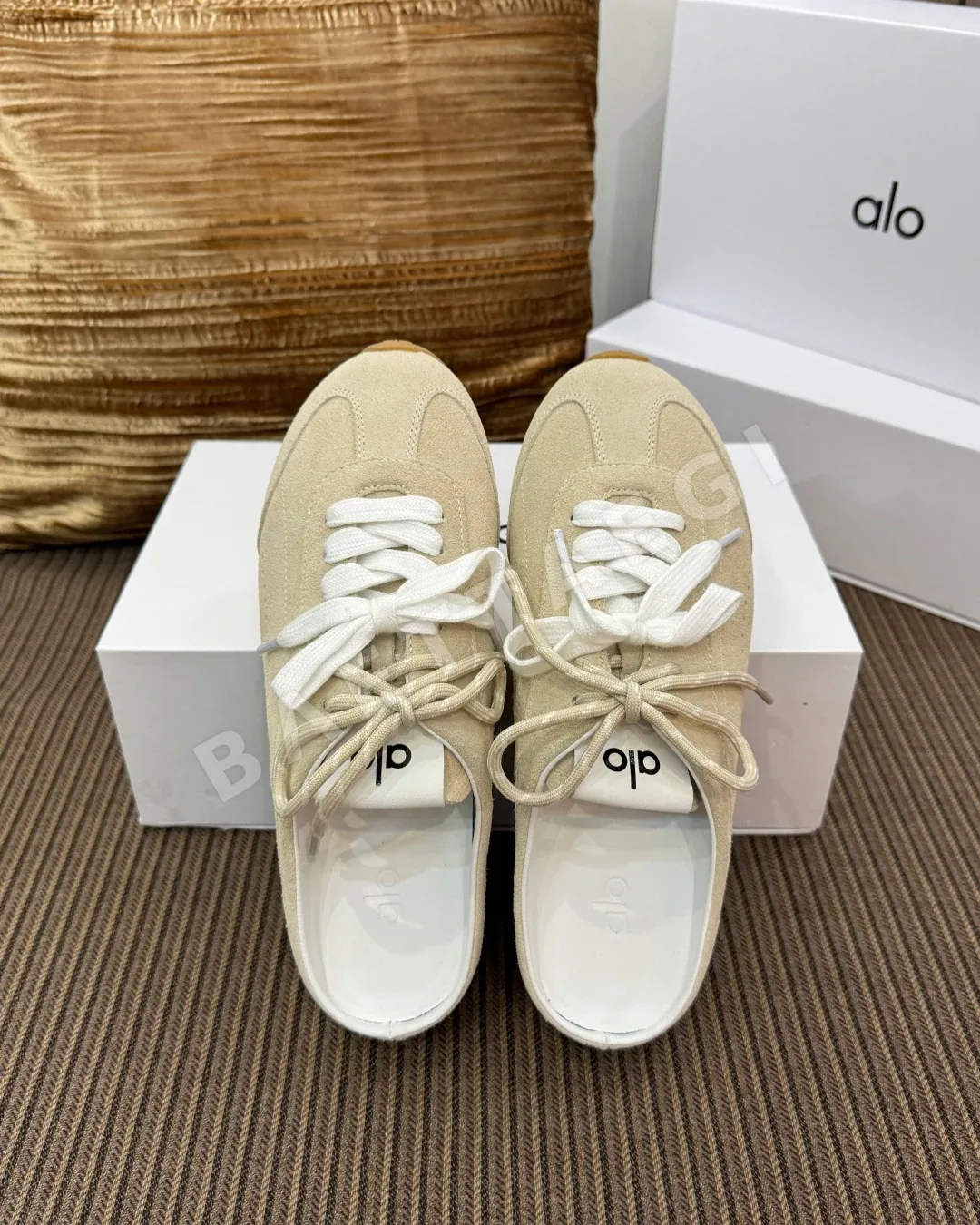 알로 레트로 스웨이드 뮬 트레이닝 슈즈 102384