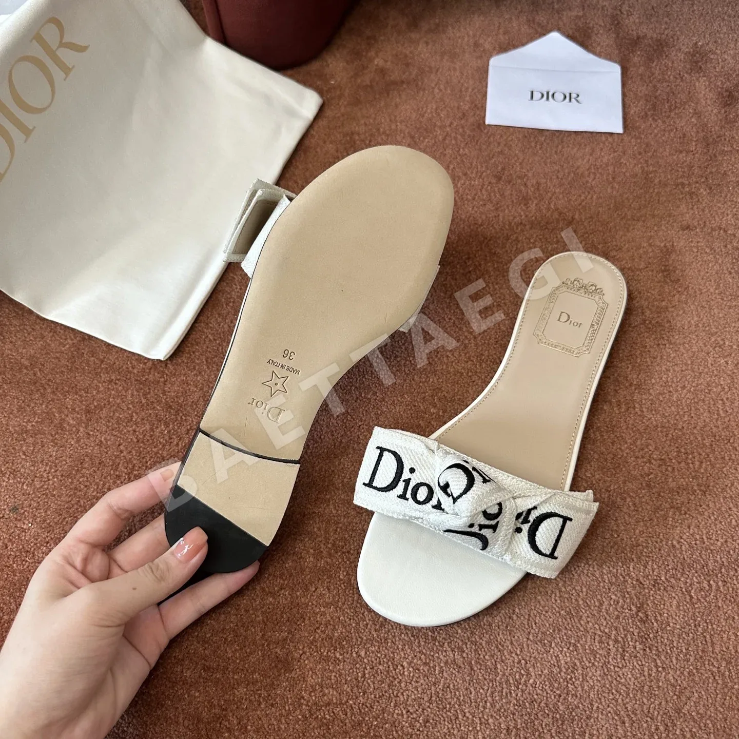 디올 로고 자수 캔버스 플랫 샌들 상세 이미지 6