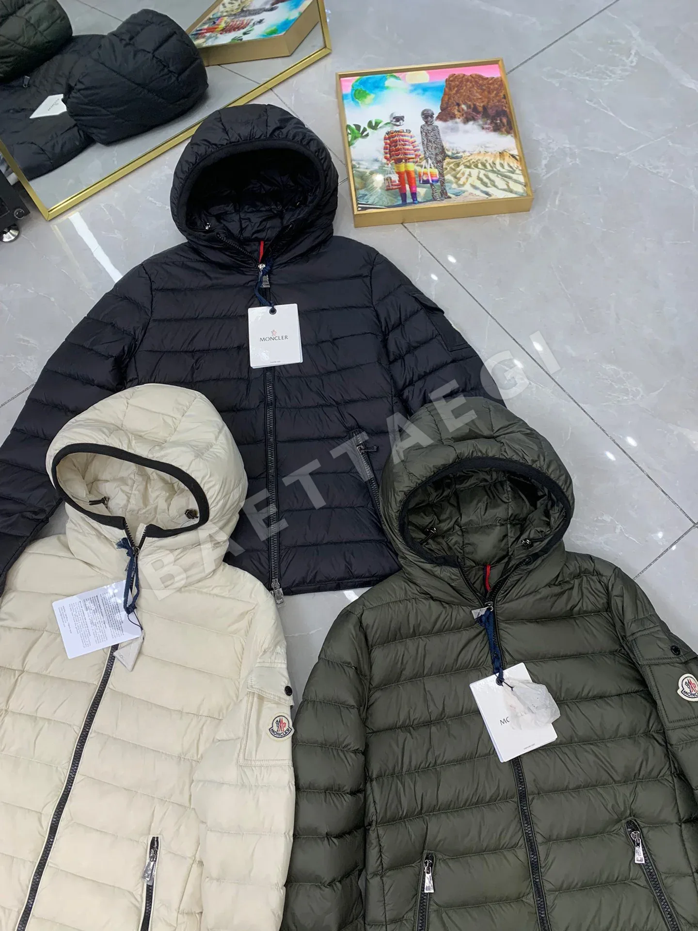 몽클레르 여성 후드 슬림핏 다운 패딩 상세 이미지 2