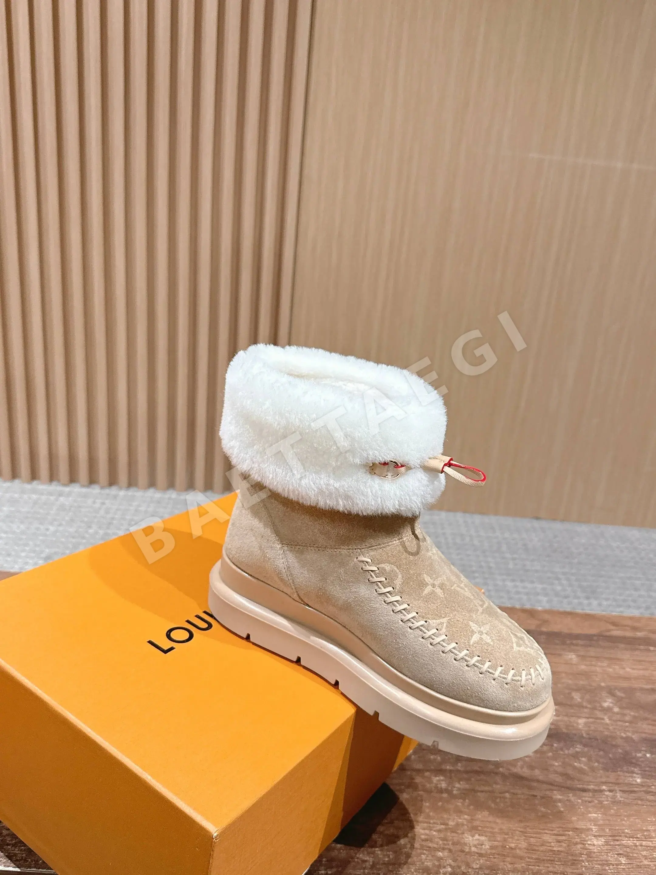 루이비통 코르티나 스웨이드 앵클 부츠 상세 이미지 3