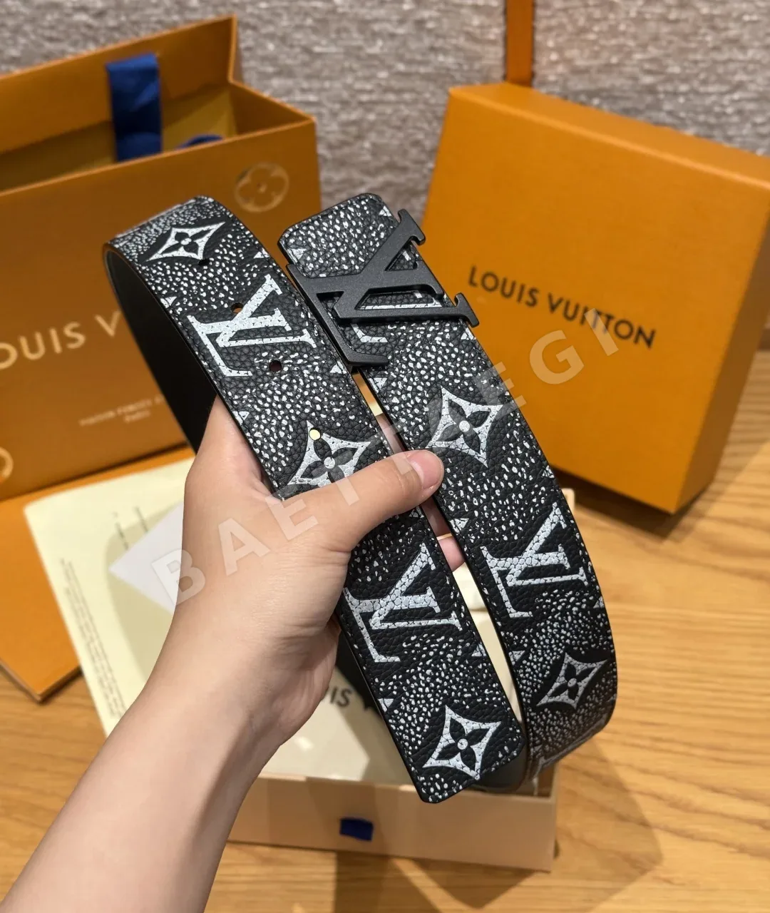 루이비통 이니셜 40mm 리버시블 벨트 상세 이미지 7