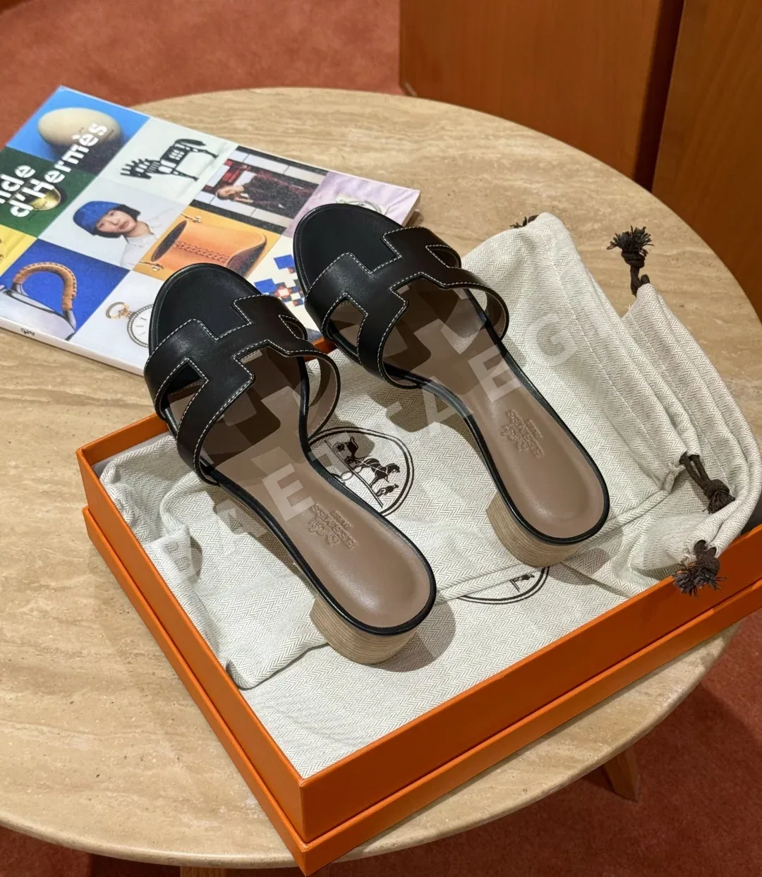 에르메스 오아시스 샌들 블랙 가죽 H 컷아웃 상세 이미지 4