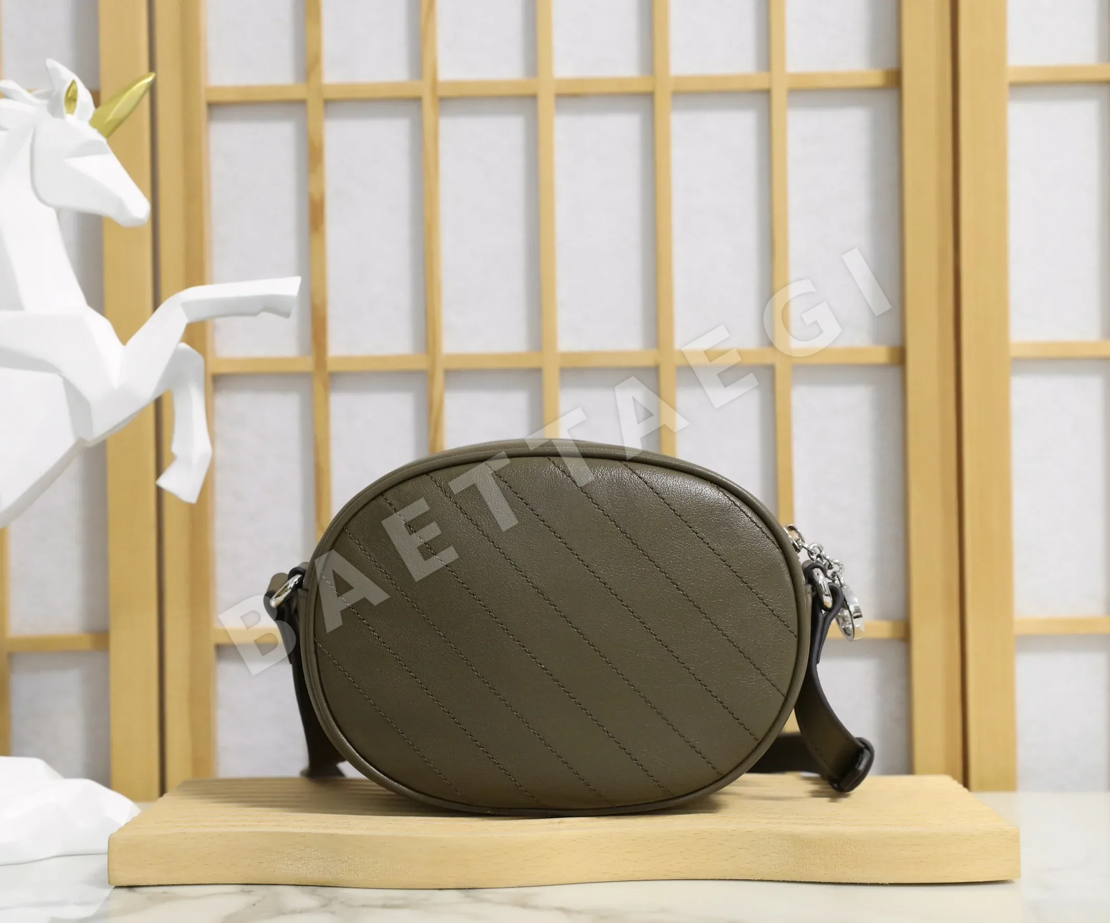 구찌 가시브론 스몰 라운드백 상세 이미지 2