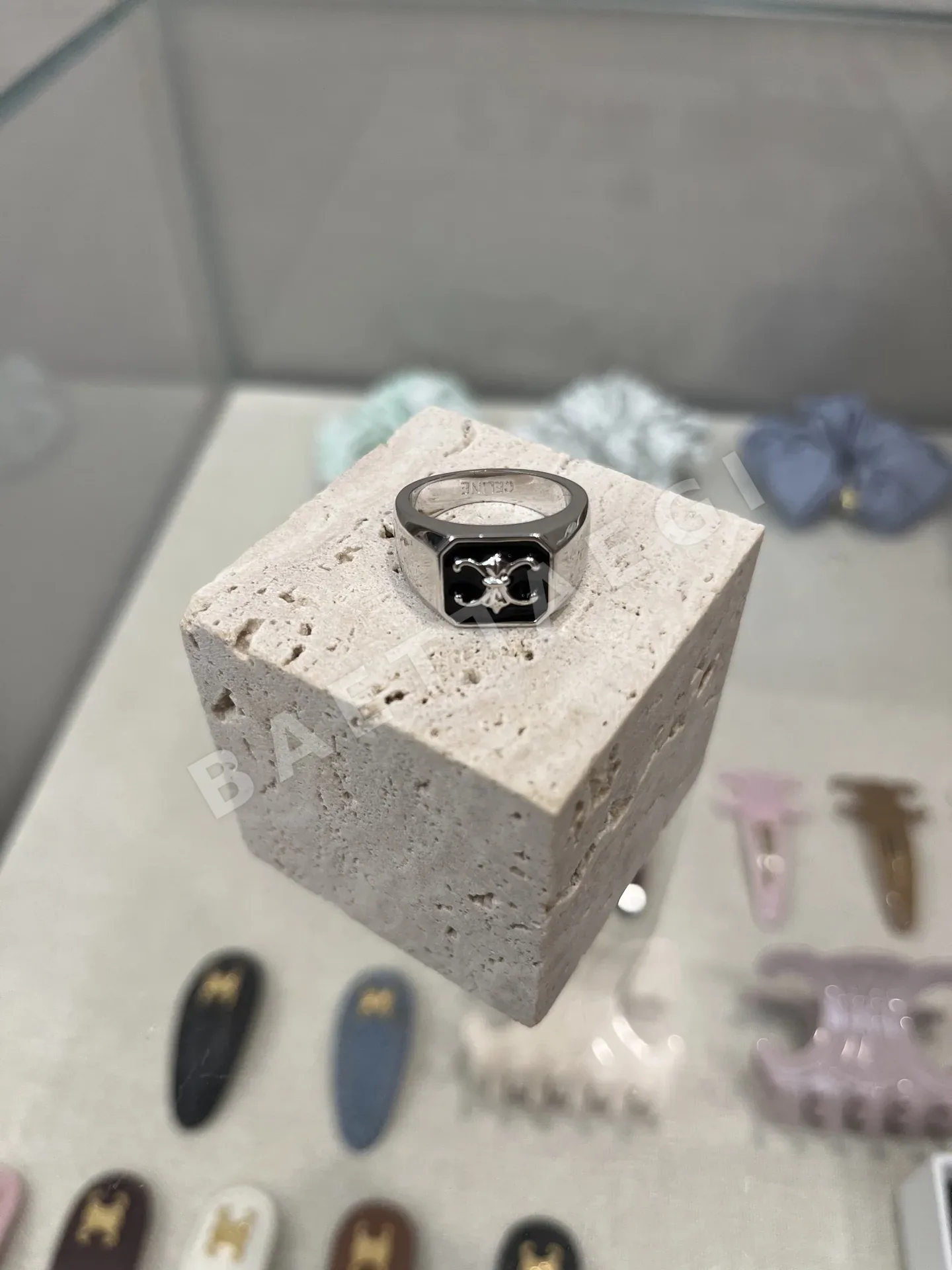 셀린느 3D 개선문 로고 블랙 에나멜 목걸이 상세 이미지 2