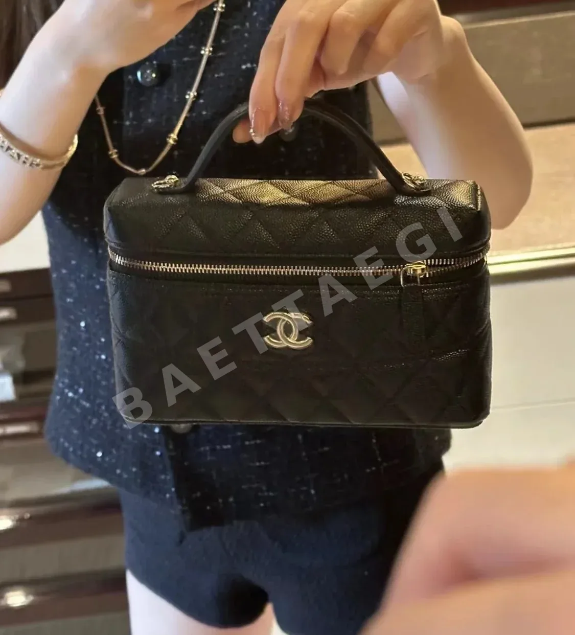 샤넬 블랙 골드 체인백 가방 상세 이미지 4