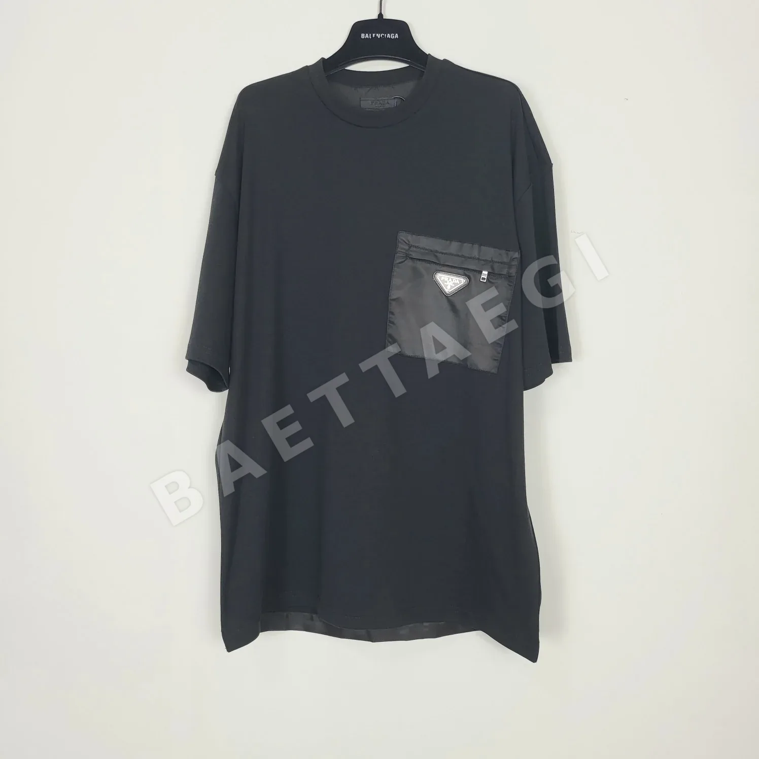 프라다 지퍼 포켓 남성 반팔 티셔츠 50684