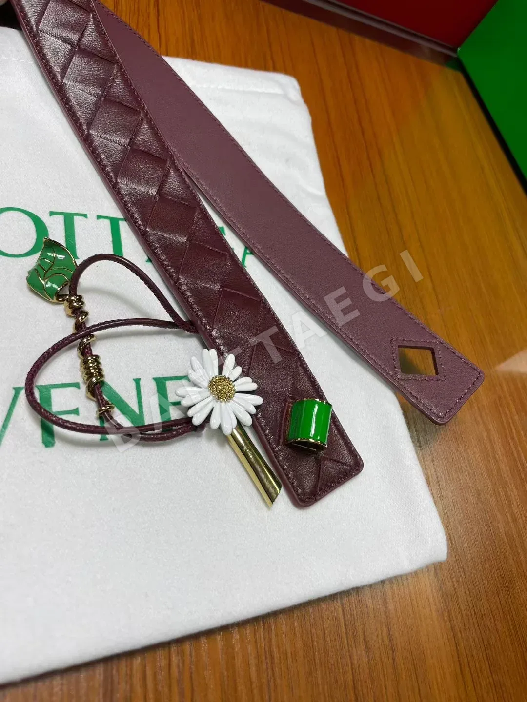 보테가베네타 체크 패턴 여성용 가죽 벨트 상세 이미지 6