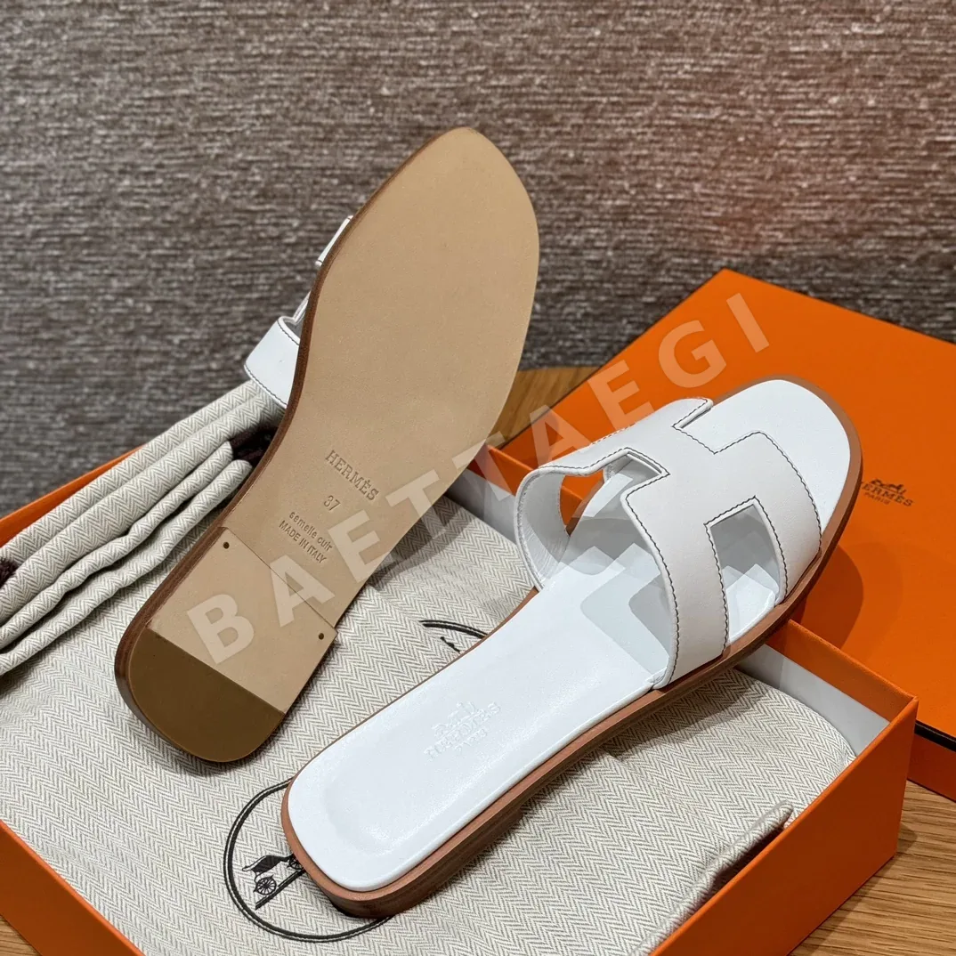 에르메스 오란 샌들 화이트 가죽 H 컷아웃 상세 이미지 9