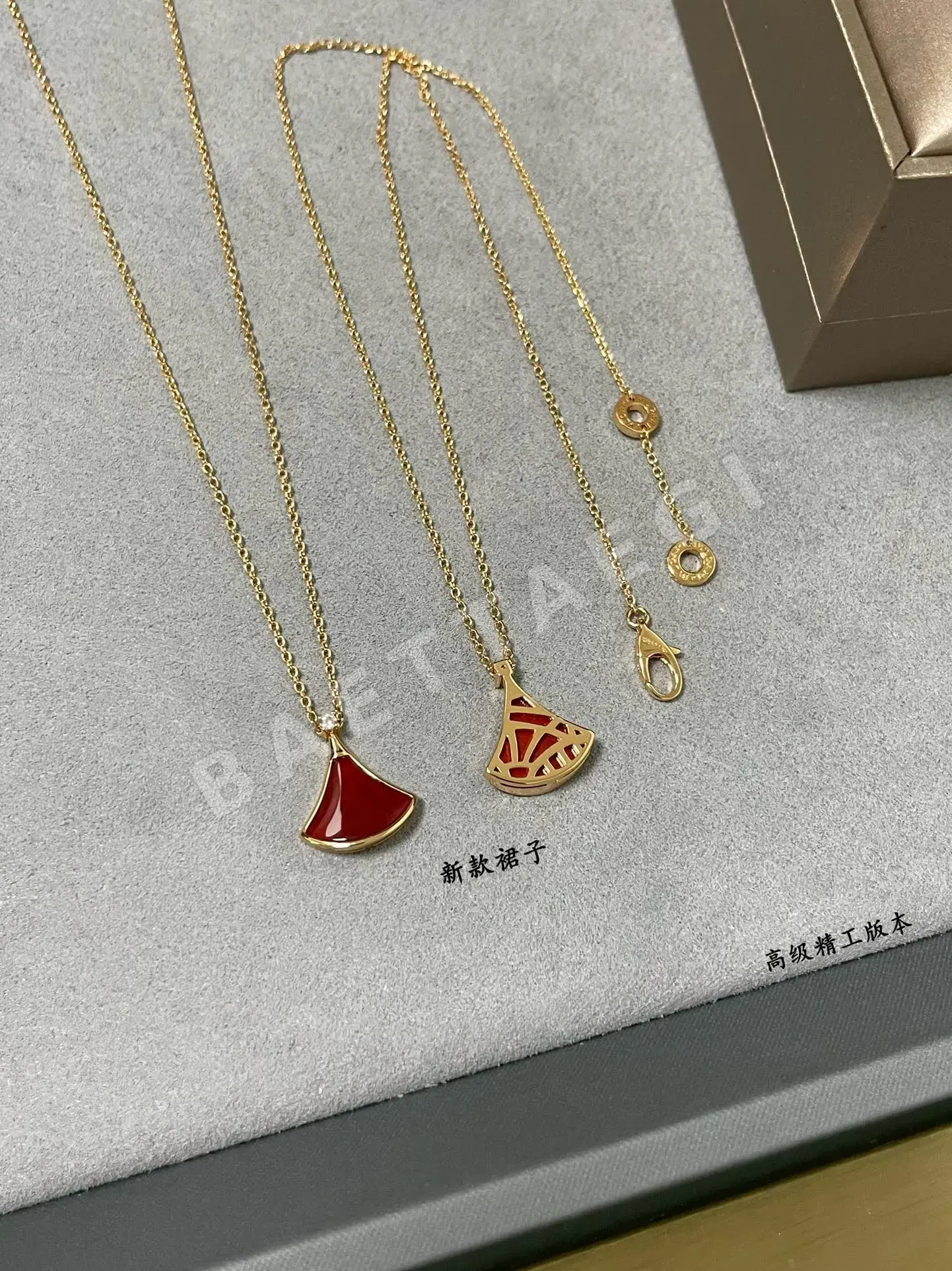 불가리 부채꼴 스커트 목걸이 상세 이미지 8