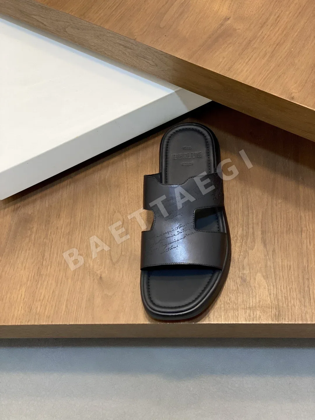 벨루티 손색칠 송아지가죽 슬리퍼 상세 이미지 9