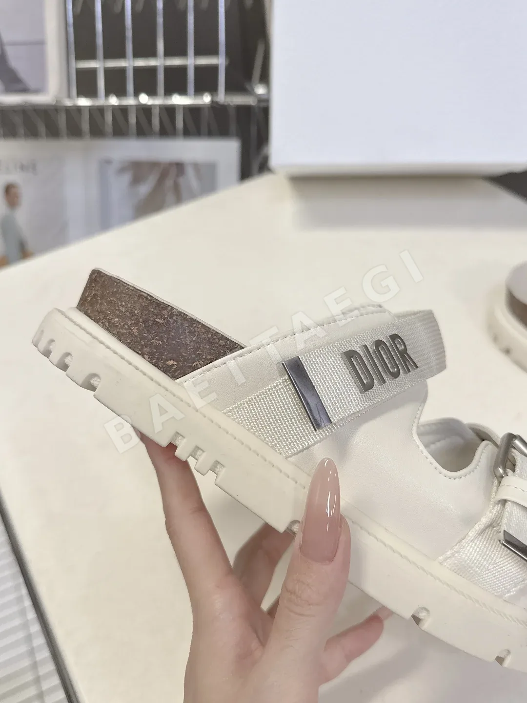 디올 더블 버클 플랫폼 샌들 상세 이미지 8