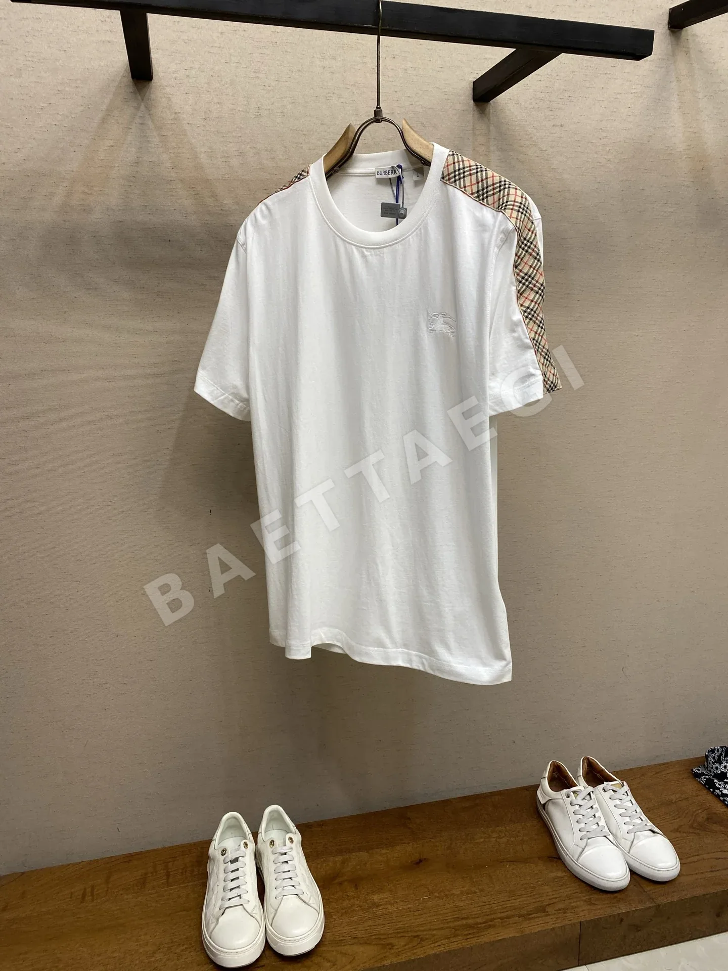 버버리 체크 자수 코튼 반팔 티셔츠 23499