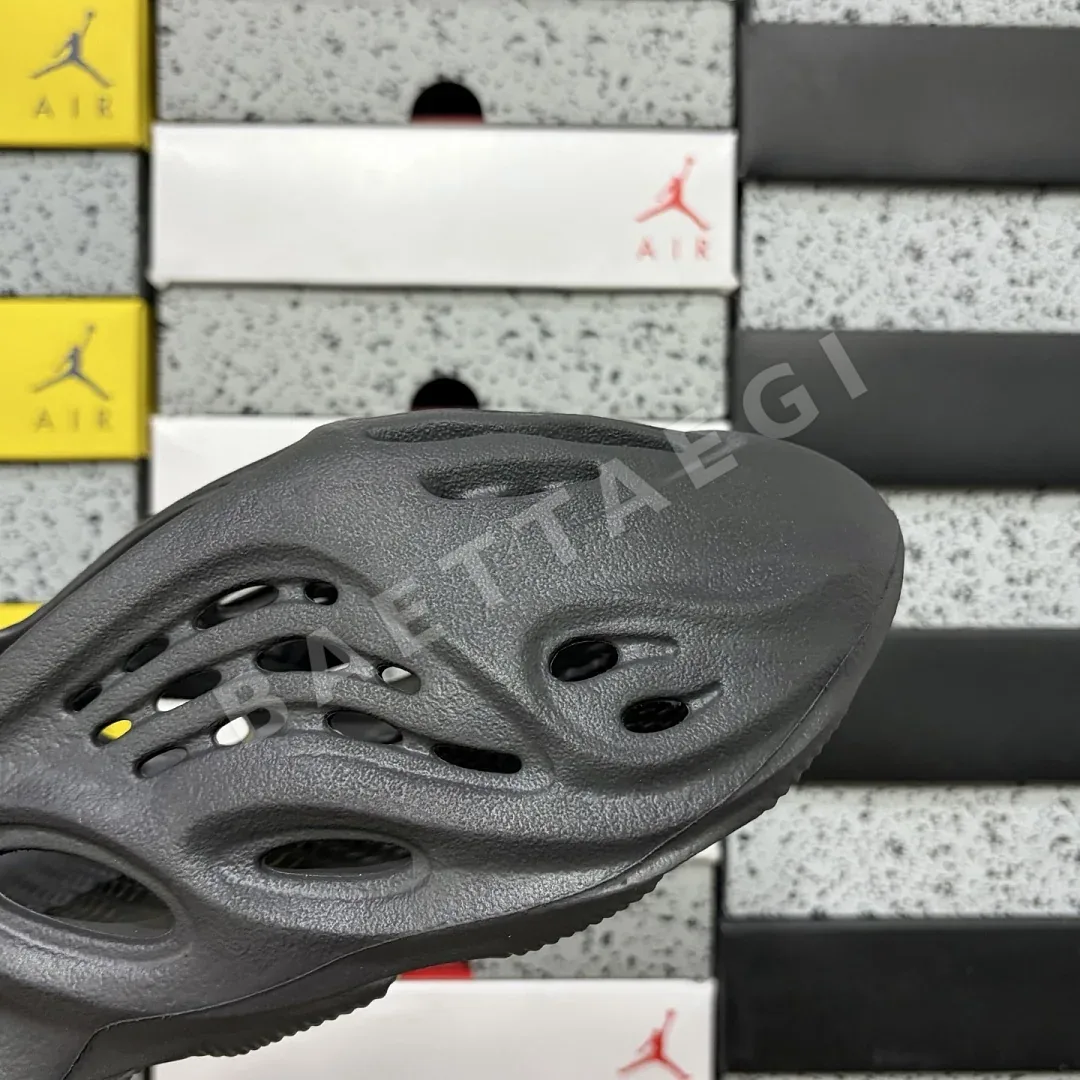 아디다스 [LW] 이지 폼 RNR HP8739 200634 Adidas Yeezy Foam RNR Onyx 상세 이미지 10