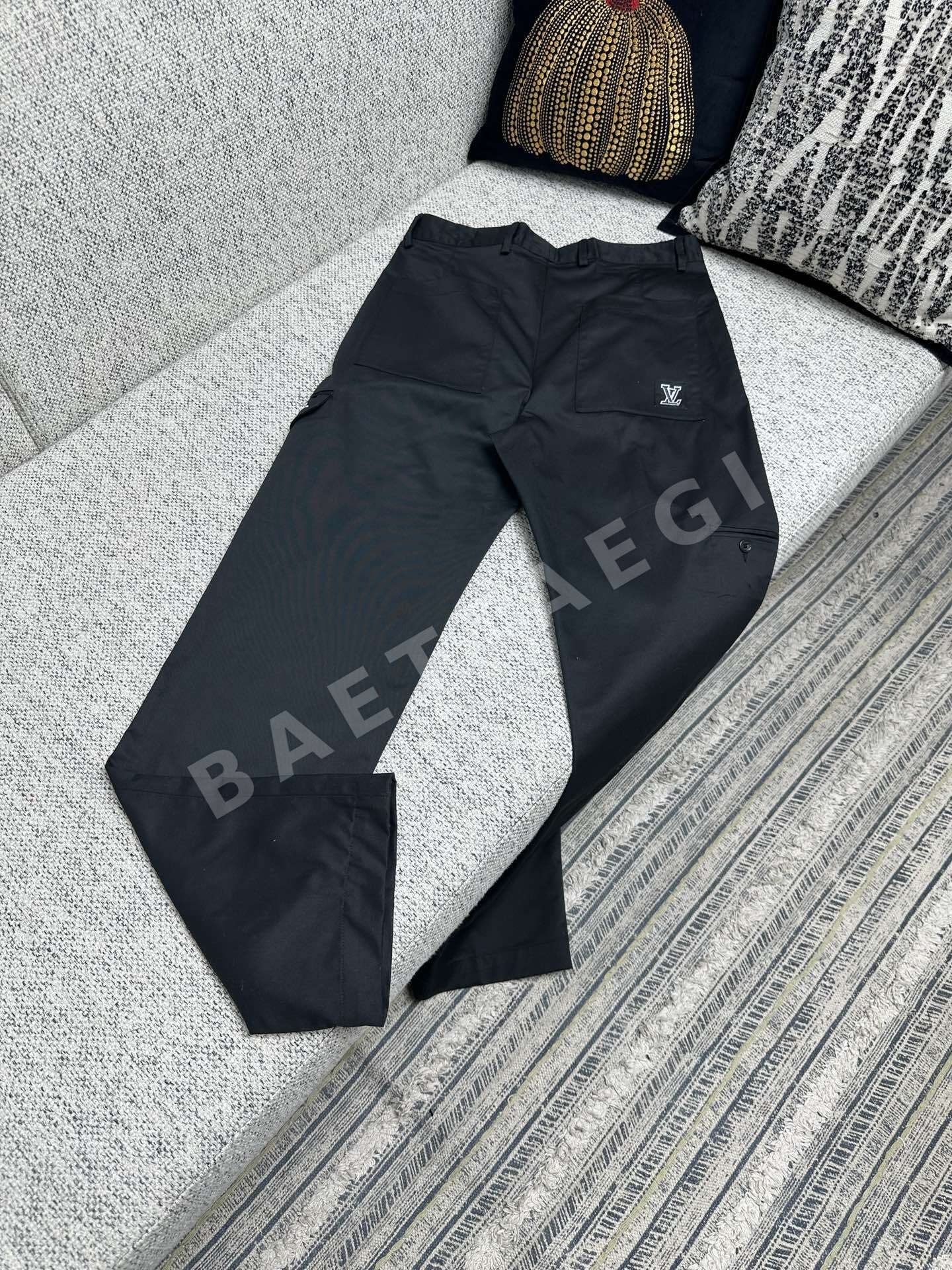 루이비통 필기체 로고 자수 캐주얼 남성 바지 상세 이미지 2