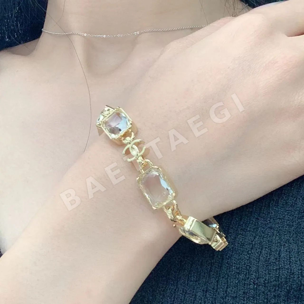 샤넬 컬러 블록 황동 팔찌 153822